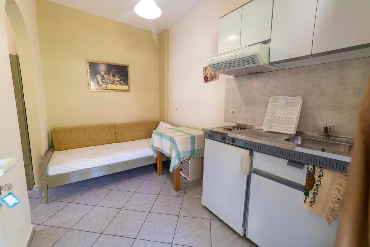 Lambrini Studios Parga Esterno foto