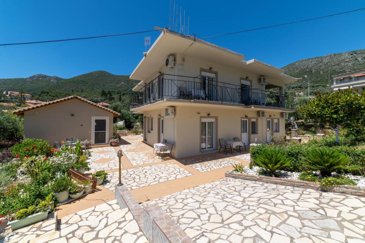 Lambrini Studios Parga Esterno foto